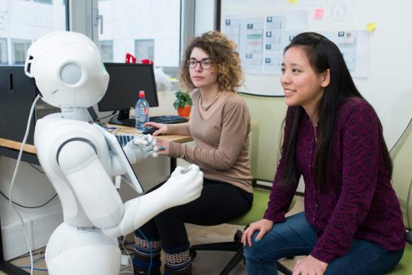 安洁莉卡负责研究机器人的情绪感知。