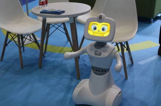 机器人有情感_「情感机器人」_人控制机器人的电影